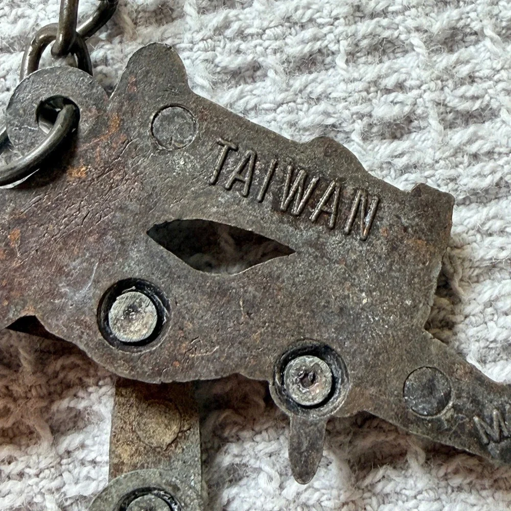Vtg Adult Novelty Erotic Kama Sutra Moving Keychain Metal Taiwan Risqué Naughty